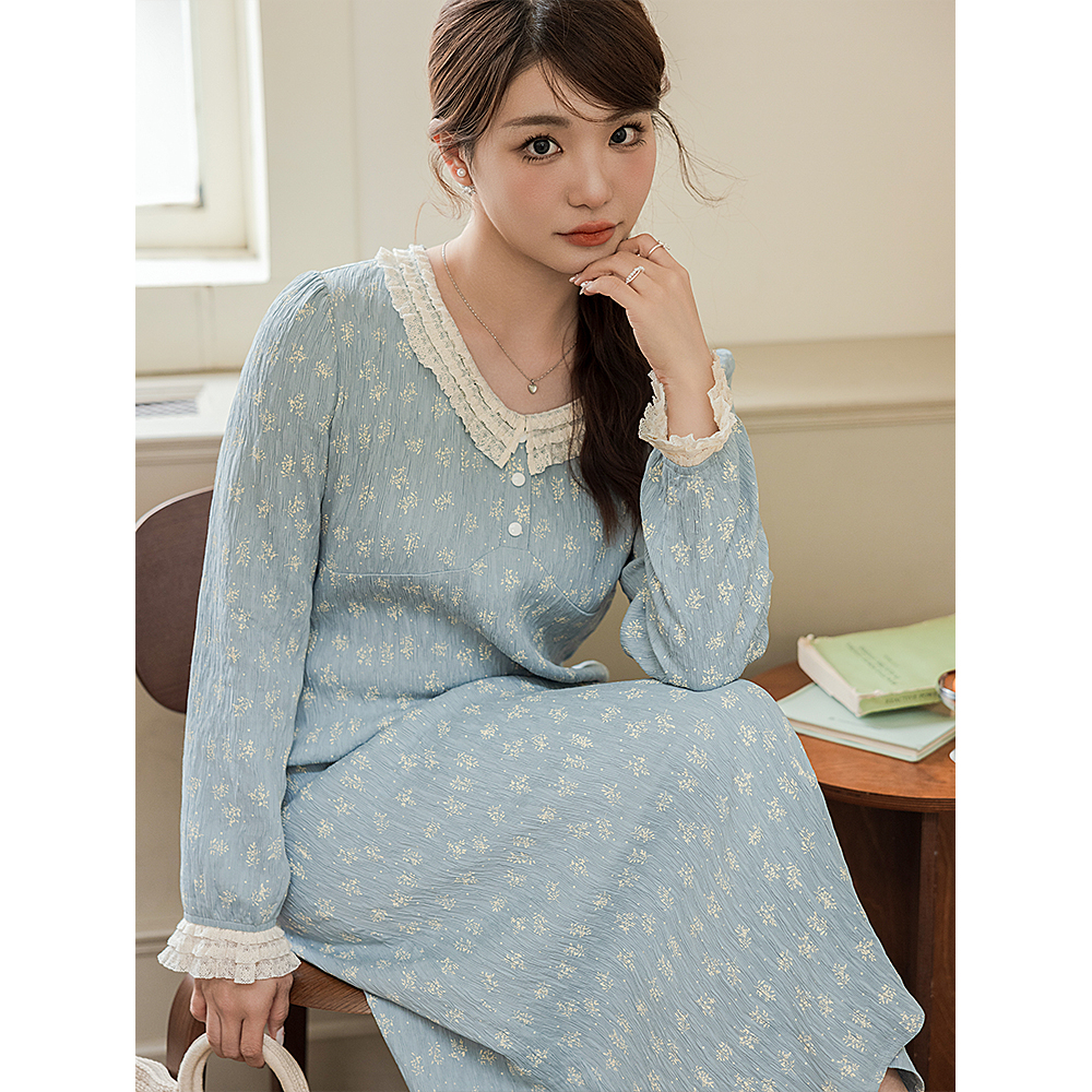 小波家2025秋季胖mm法式纹理高级感显瘦碎花蕾丝连衣裙