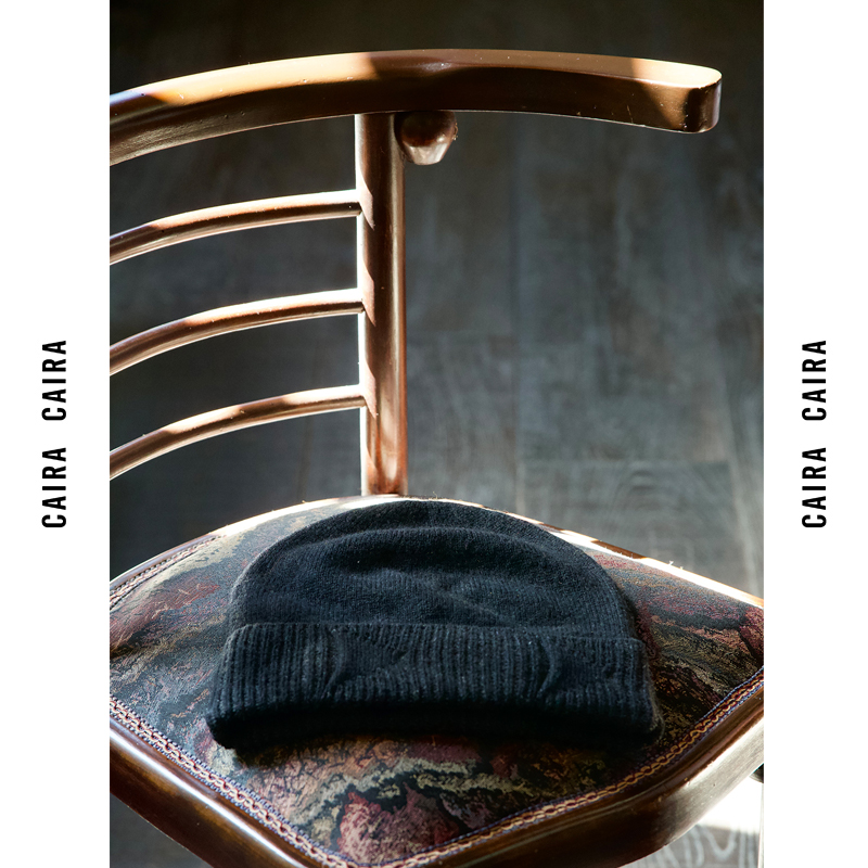 caira冷帽羊绒双面绞花黑灰色