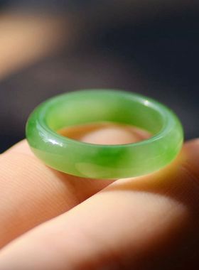 和田玉苹果绿带证书戒指