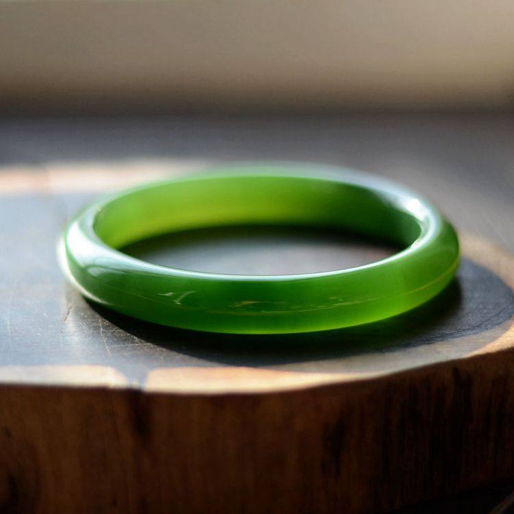 和田玉碧玉猫眼手镯 冰底果绿色阳绿玉镯子