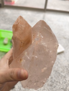 1585克天然白水晶骨干原石 双生堡垒形骨干水晶黄发晶红发晶共生