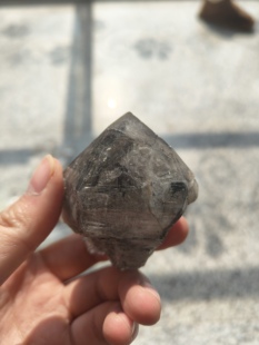 120克云贵骸骨水晶原石 杜氏水晶 水胆包共生