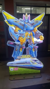 灵动创想列车超人发光立牌展示架超市潮流玩具书店主题乐园礼品