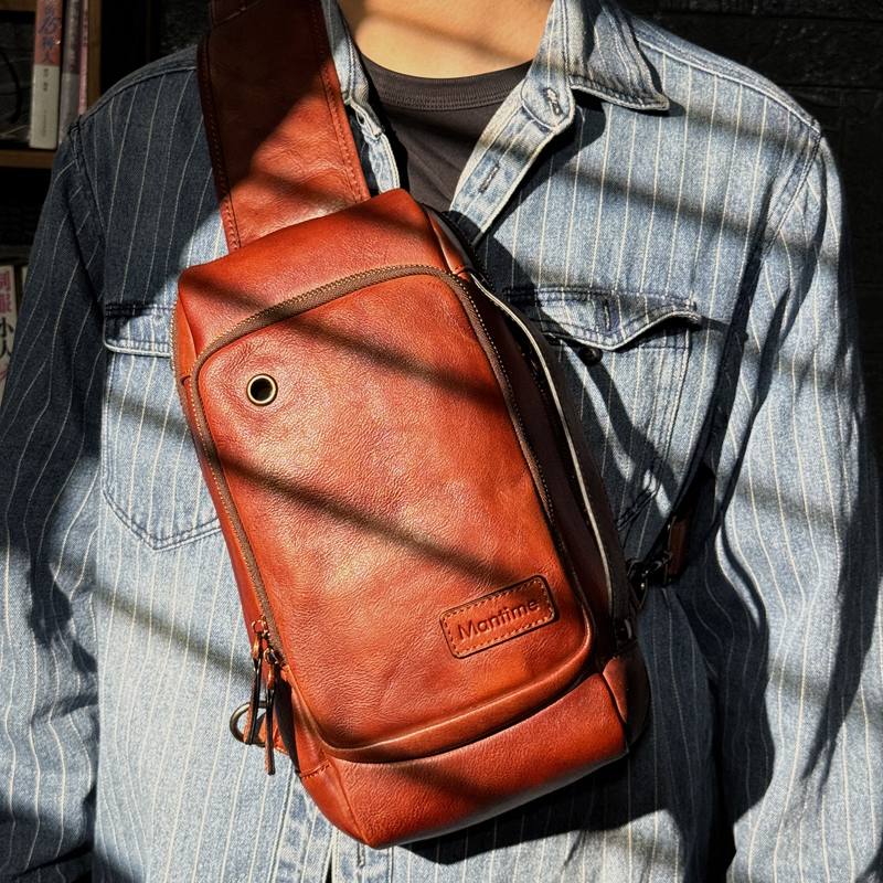慢时光植鞣牛皮手工擦色机车胸包