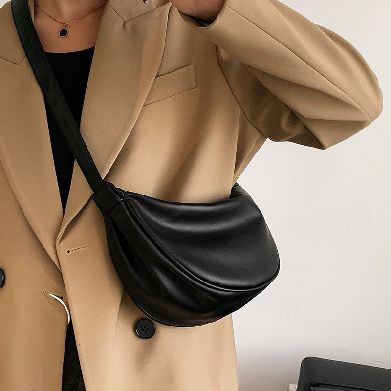 柔软面料时尚百搭女士单肩斜挎包