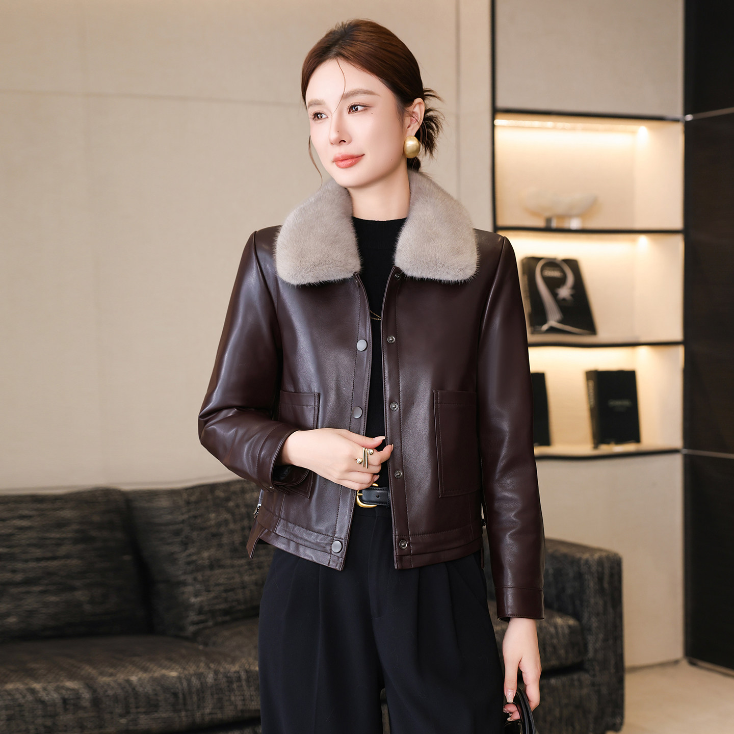 真皮羽绒服皮衣女短款2025冬季新款水貂毛领可拆卸绵羊皮外套洋气