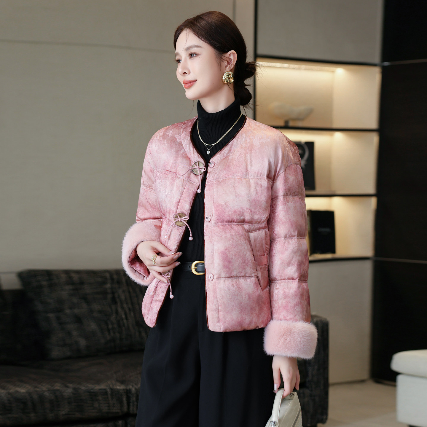 新中式国风羽绒服女2025冬季新款高级感提花水貂袖外套短款小个子