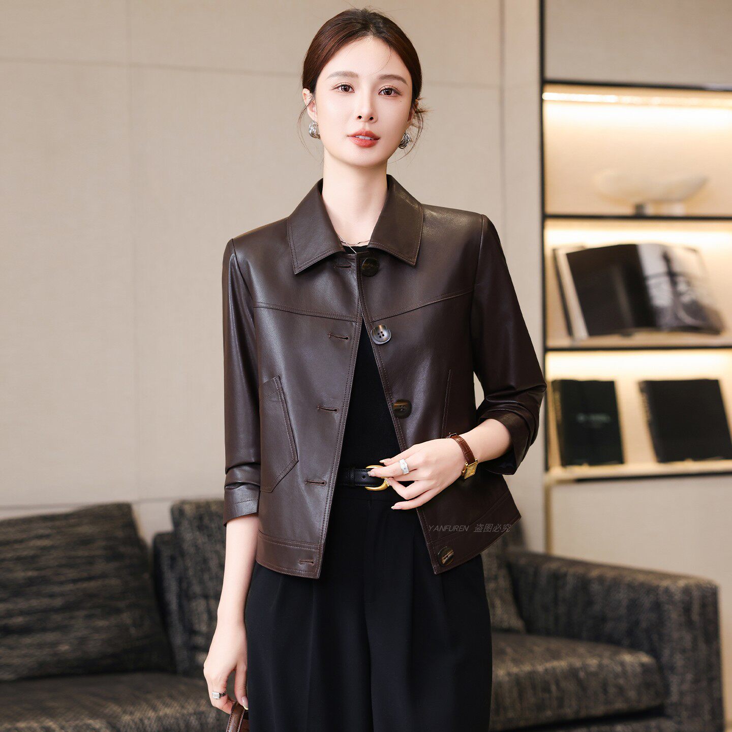 真皮皮衣女短款2026春季新款头层绵羊皮外套修身翻领皮夹克高级感