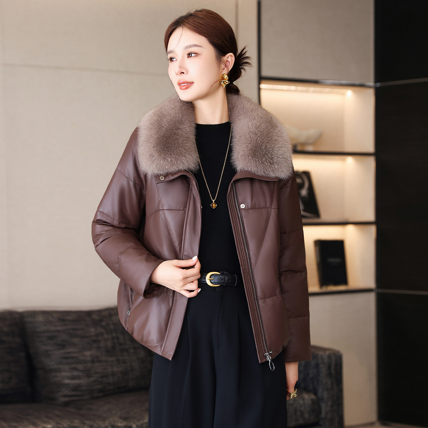 真皮羽绒服皮衣女短款2025冬季新款狐狸毛领宽松绵羊皮夹克外套潮