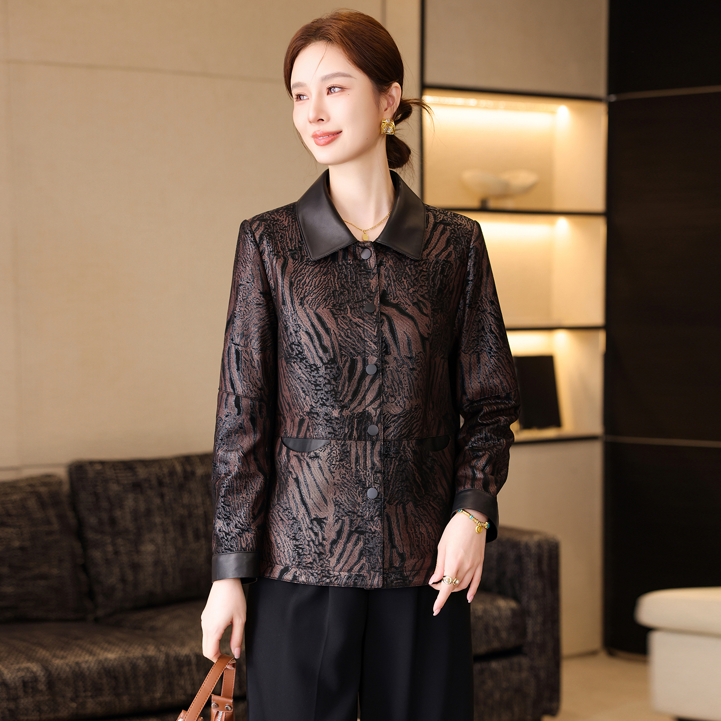 真皮皮衣女短款2025秋季新款妈妈款印花海宁绵羊皮皮衣外套女