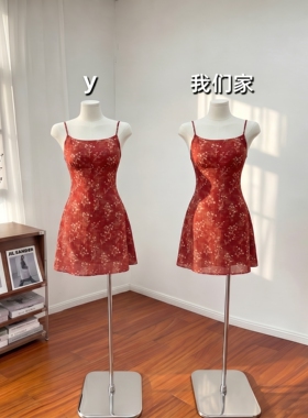 法式气质肌理感红色印花吊带连衣裙夏季收腰显瘦短裙时尚套装