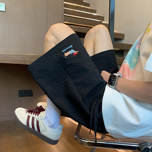 PDKN腊肠狗刺绣速干短裤男2026夏季新款潮流休闲薄款泡泡纱五分裤