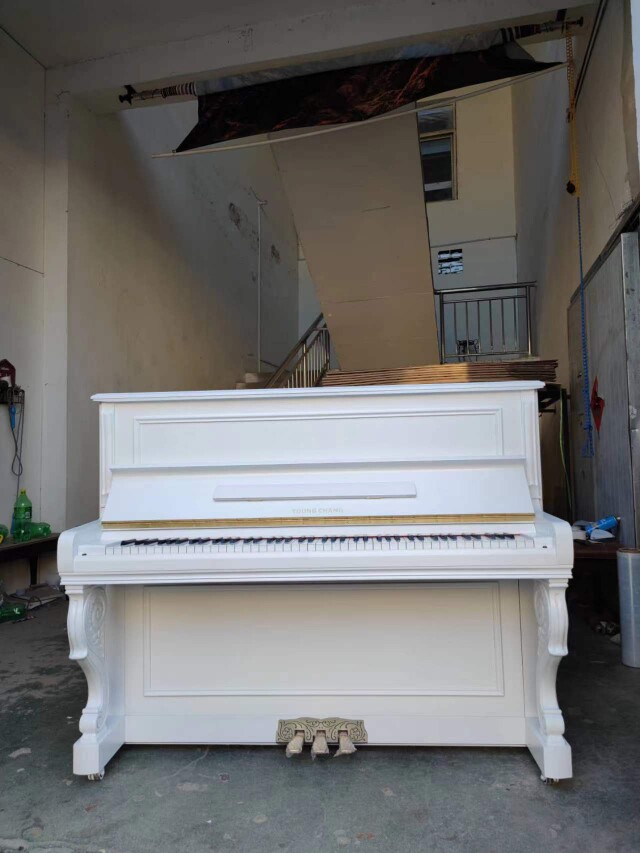 英昌U-121钢琴 2001年左右 白色哑光 洁白 红木榔头 音色饱满浑厚