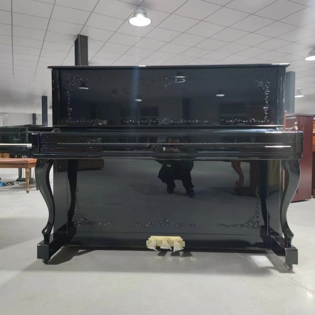 英昌钢琴U-121 黑色钢琴亮光 内外如新 音色通透柔和 性价比极高
