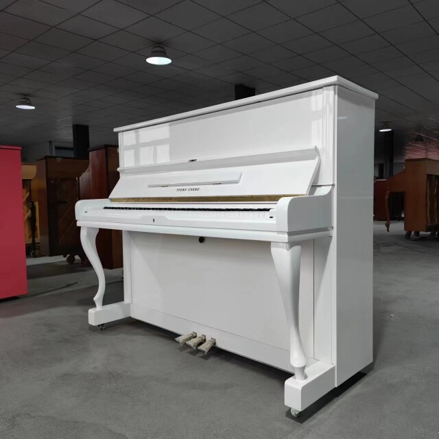 英昌U-121钢琴 高度:121cm 钢琴烤漆 洁白无瑕 晶莹剔透