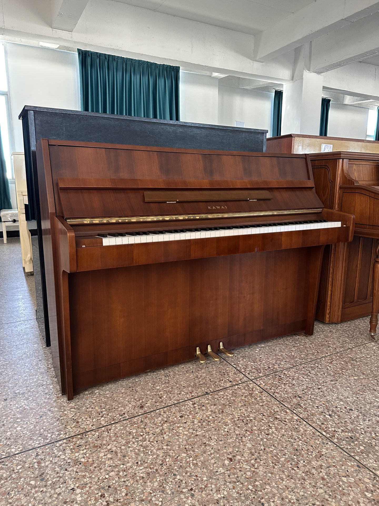 卡瓦依书房琴木色卡瓦依小琴二手钢琴家用练习考级实木立式准新