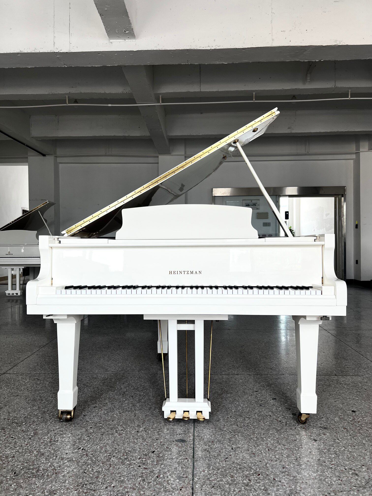 海资曼白色三角钢琴二手钢琴家用练习考级实木钢琴白色美观148尺