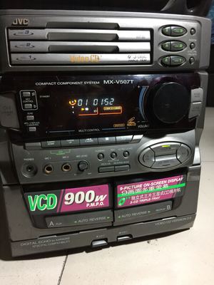 原装jvc组合音响主机，CD读碟流畅，成色还行，原装无修。