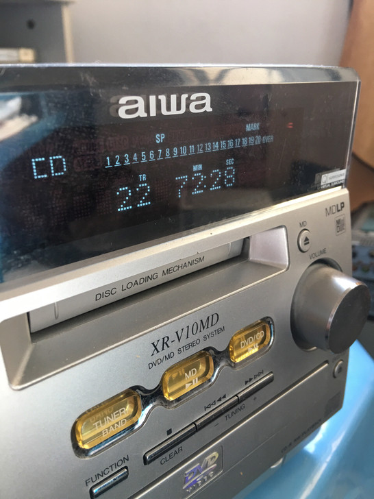 爱华XR-V10MD微型组合，FM收音机灵敏，MD读碟流畅，CD/VCD、DVD