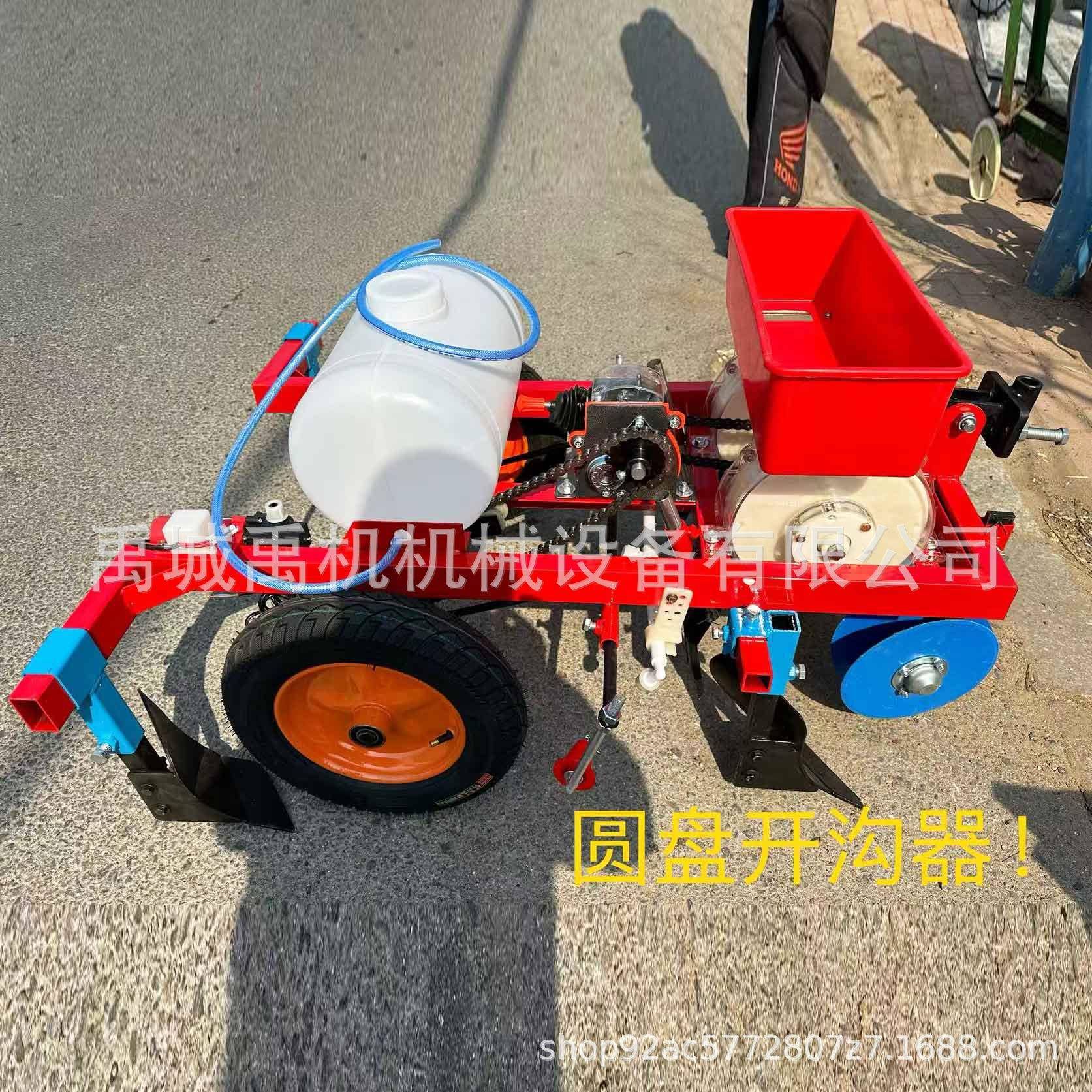 新款手扶花生播种机双行花生播种覆膜打药一体机