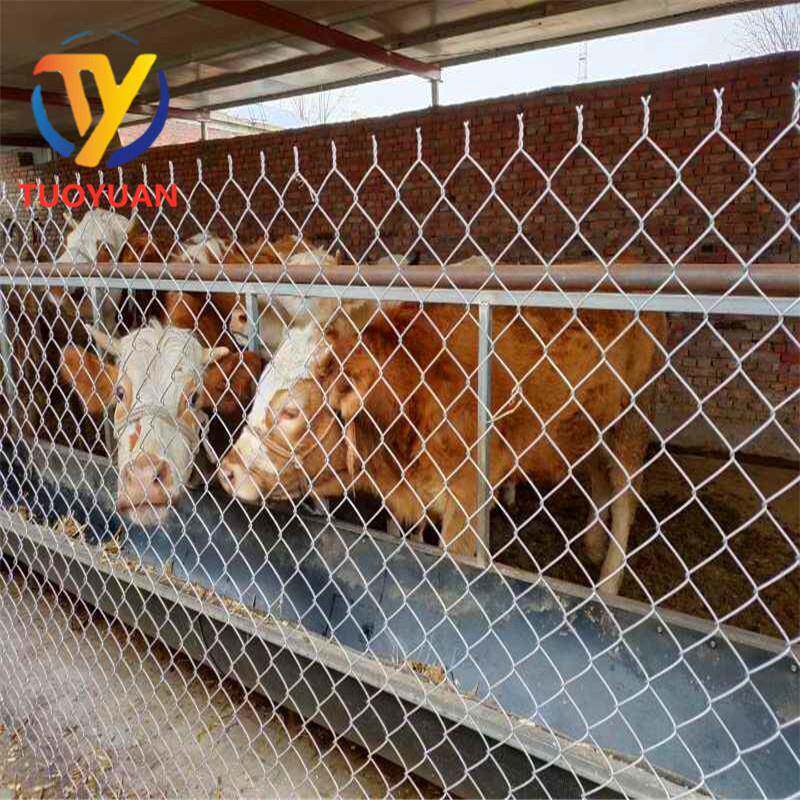 热镀锌钢丝网围栏勾花护栏网菱形养殖网隔离铁丝防护网圈山地铁网