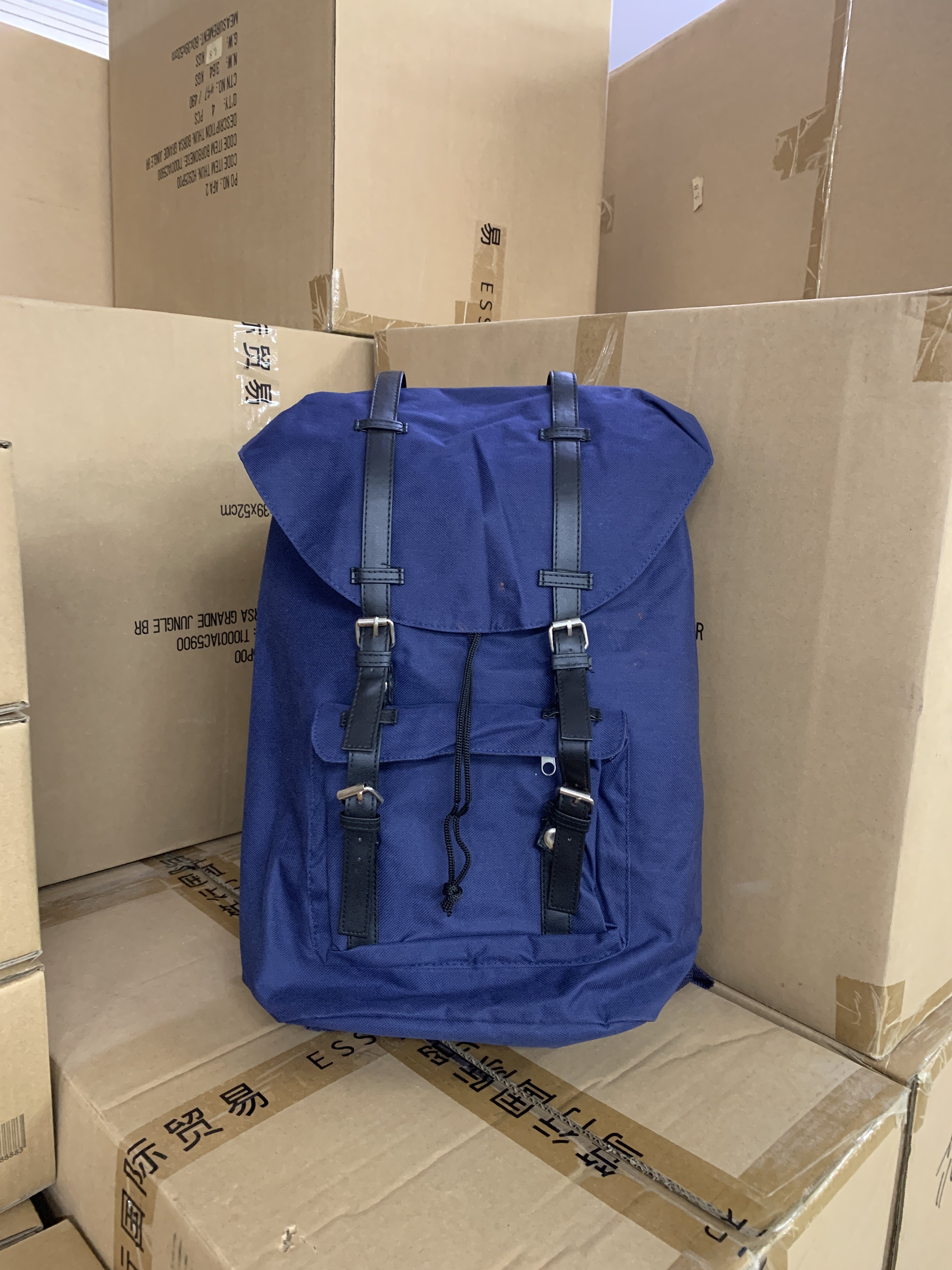 瑕疵大容量包包女户外运动双肩包大学生书包校园情侣防水背包男