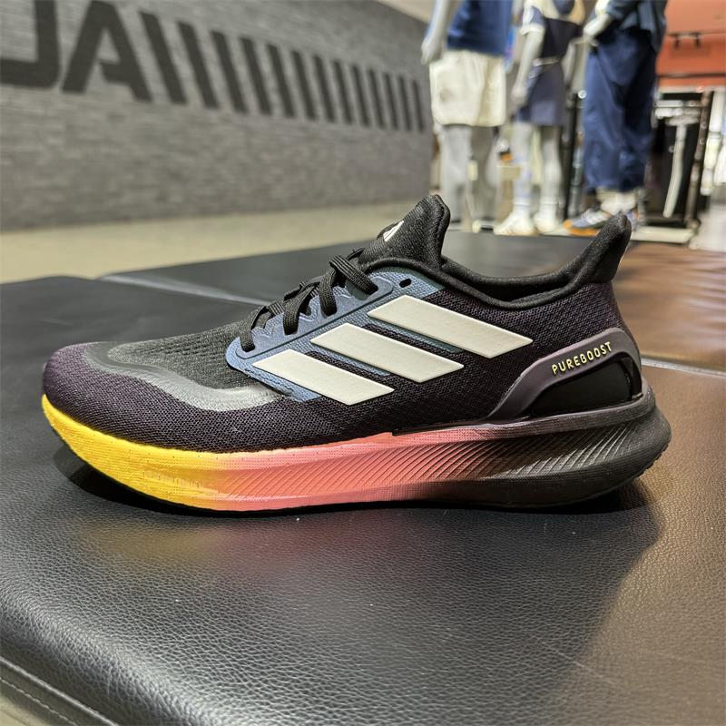 阿迪达斯男女跑步鞋轻便透气