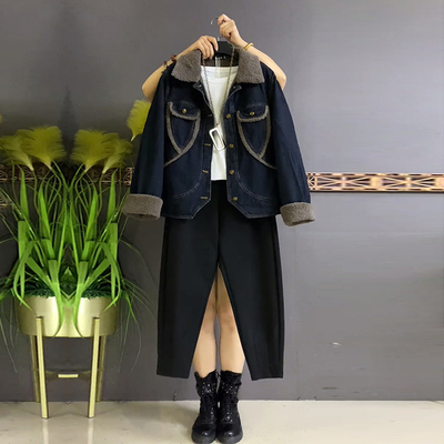 毛毛翻领牛仔外套黑色收脚裤子