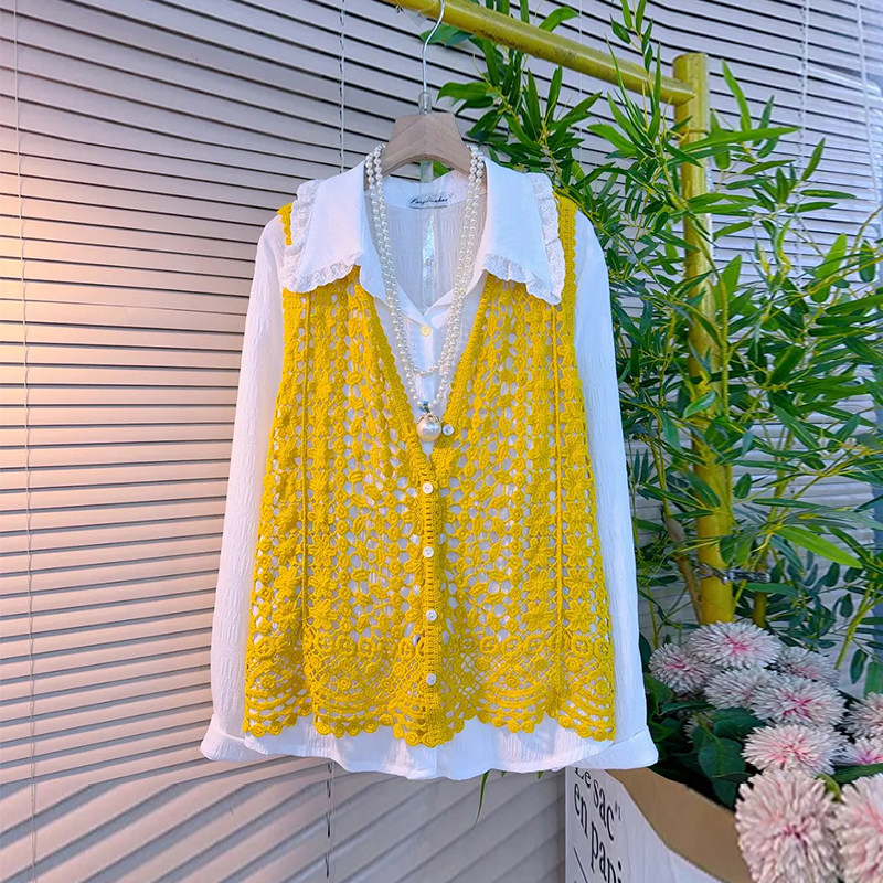 大码女装V领镂空针织马甲胖妹妹减龄2026新款翻领荷叶边长袖衬衫
