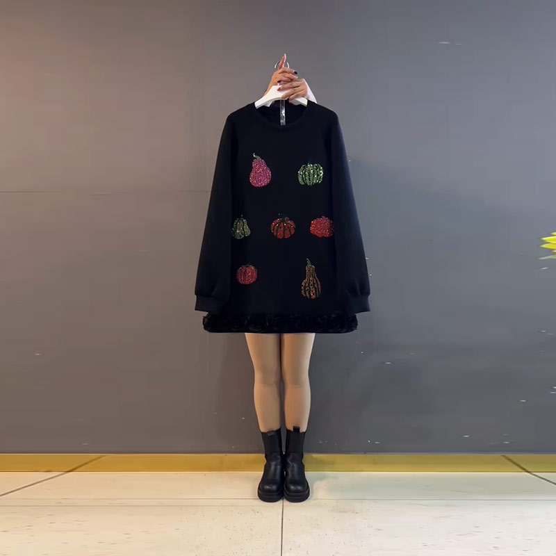 加肥圆领长袖彩色图案上衣