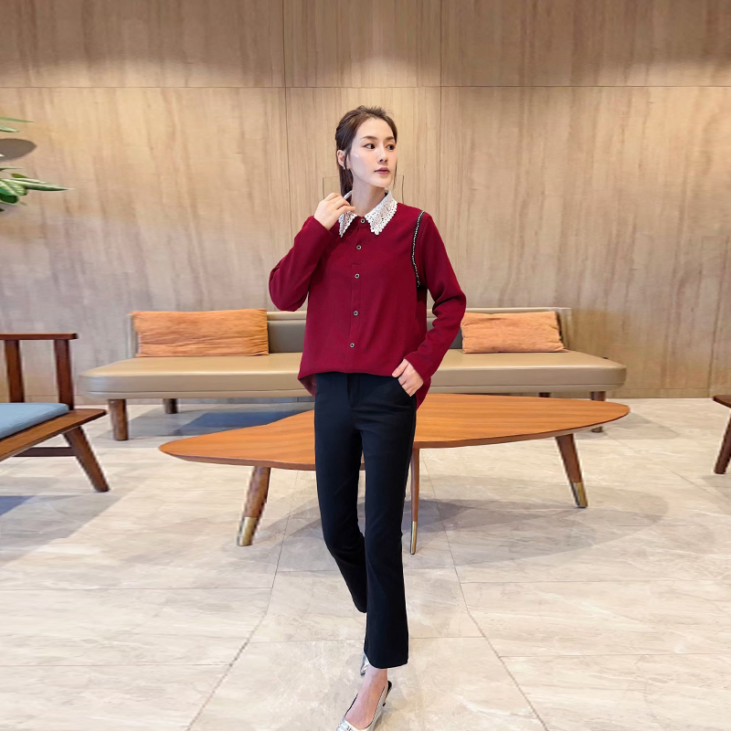 胖妹妹拼色蕾丝翻领长袖上衣