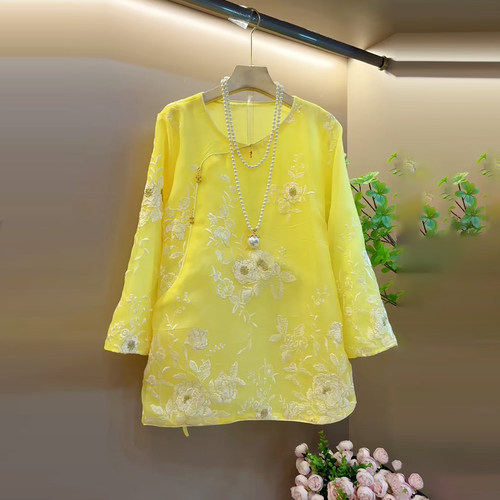 大码女装圆领长袖刺绣花朵小衫