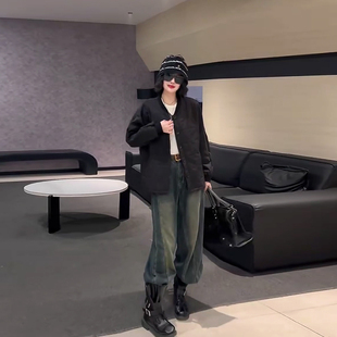 款 加肥圆领长袖 冬季 女装 黑色百搭轻薄棉服 夹棉外套宽松遮肚子大码