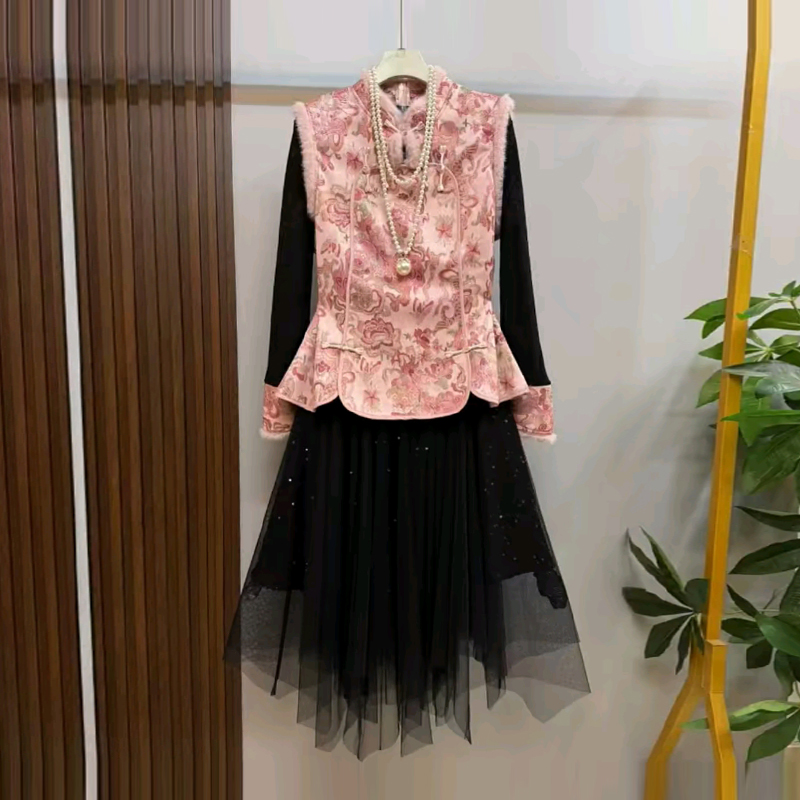 立领毛边花纹马甲打底衫半身裙