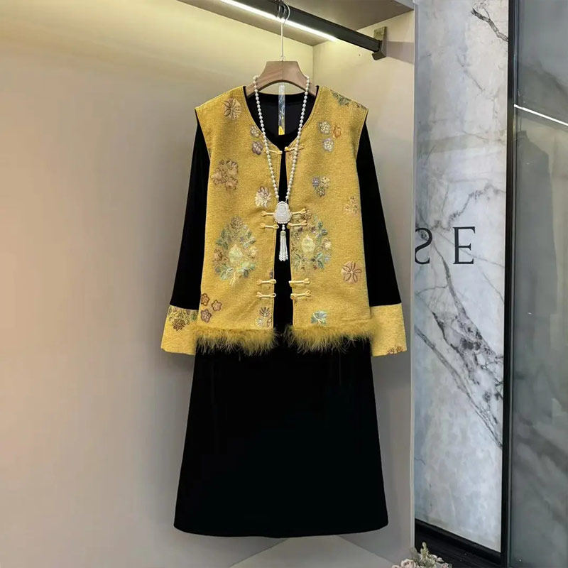 胖MM毛边底摆刺绣花马甲拼色袖口连衣裙加肥大码女装复古风两件套,女装/女士精品,大码套装,淘宝优惠券,粉丝福利购,淘宝优惠卷