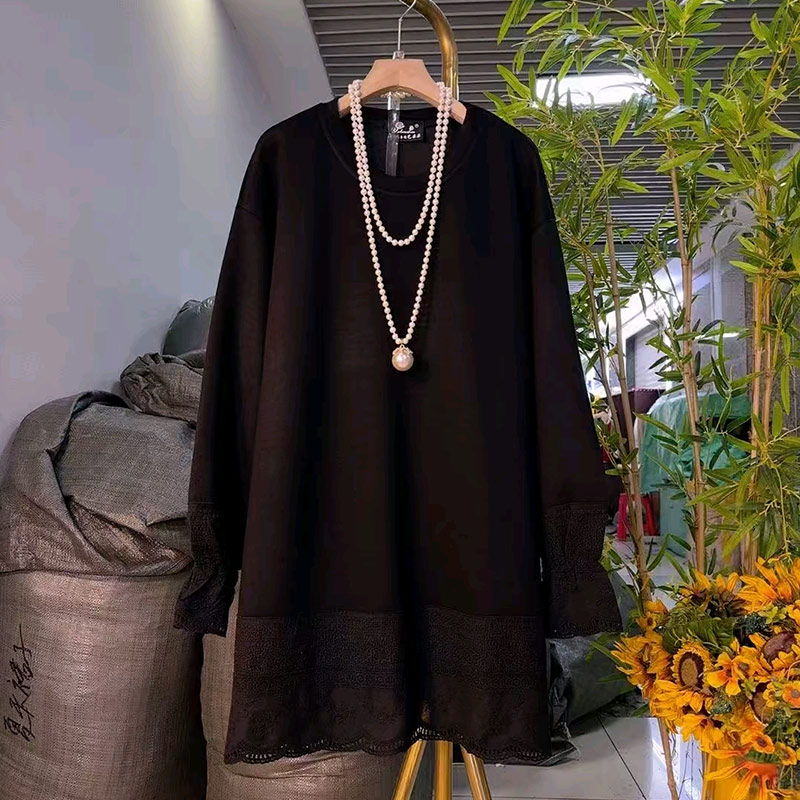 加肥蕾丝底摆微喇袖口上衣