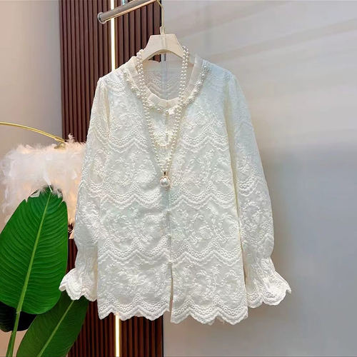 圆领钉珠边微喇袖口蕾丝小衫上衣