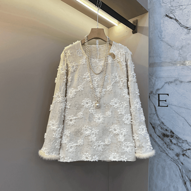 加肥毛毛袖口圆领刺绣花上衣