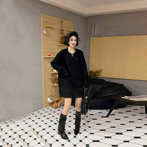 微喇袖口蕾丝底摆圆领大衫