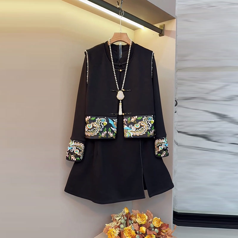 花纹袖口盘扣马甲长袖连衣裙套装