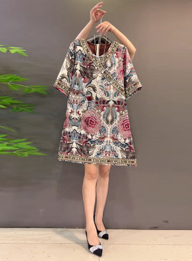 大码女装织带边斜盘扣花纹连衣裙