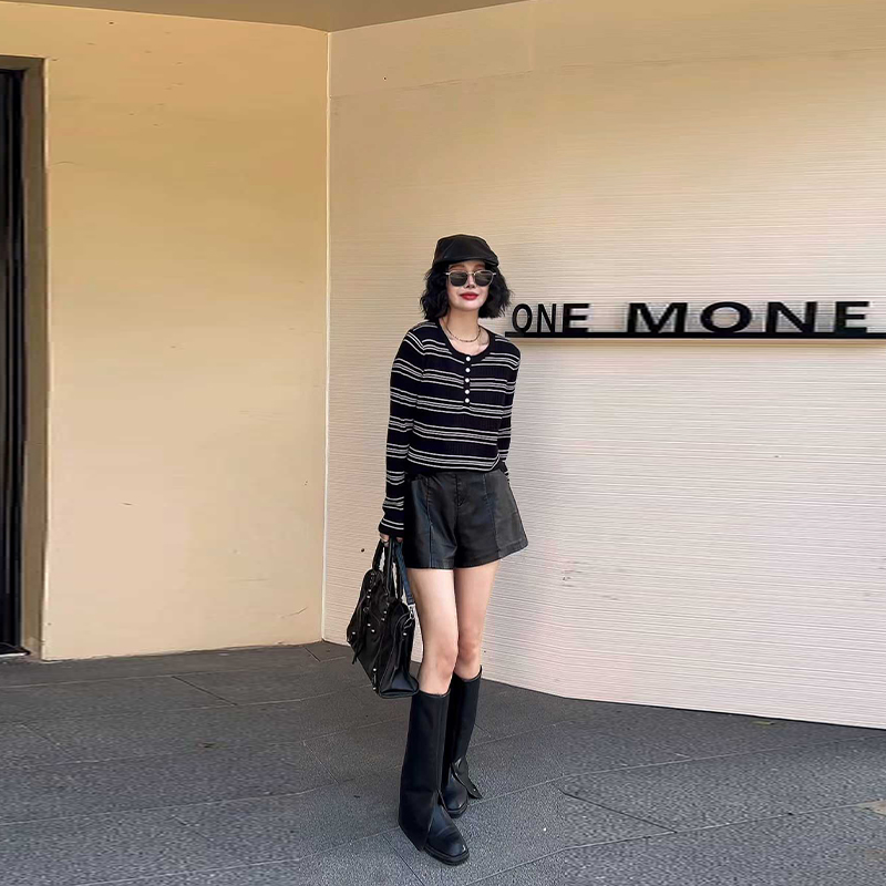 胖妹妹纽扣领长袖条纹上衣