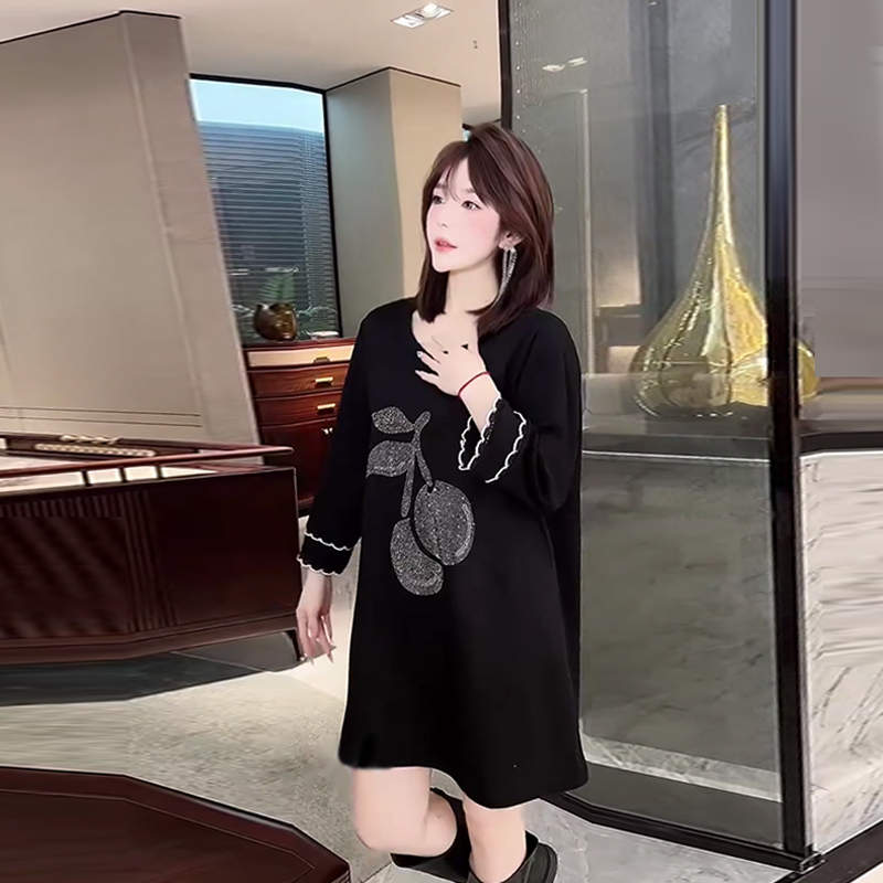 加肥亮钻图案拼色袖口大衫