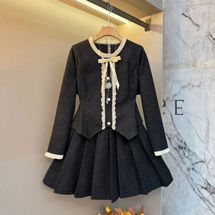 女装 大码 减龄学院风黑色两件套 上衣百褶短裙韩版 胖妹妹拼色领长袖