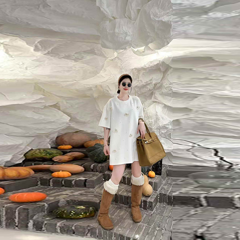 加肥圆领短袖花朵T恤衫