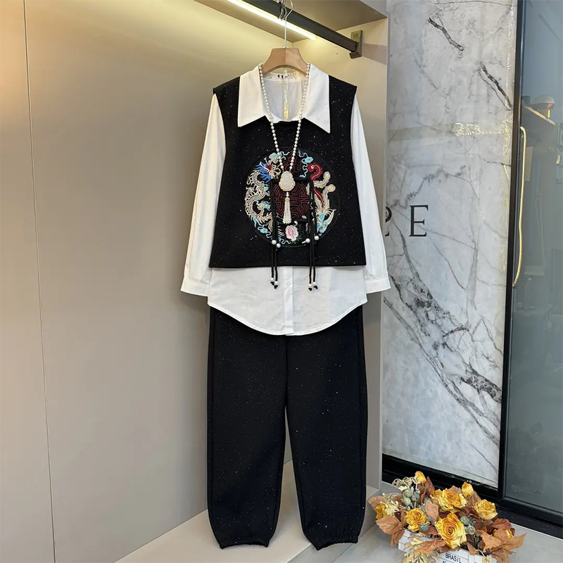 流苏扣马甲翻领长袖衬衫束脚长裤