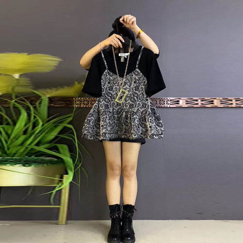 加肥拼接花朵吊带假两件上衣