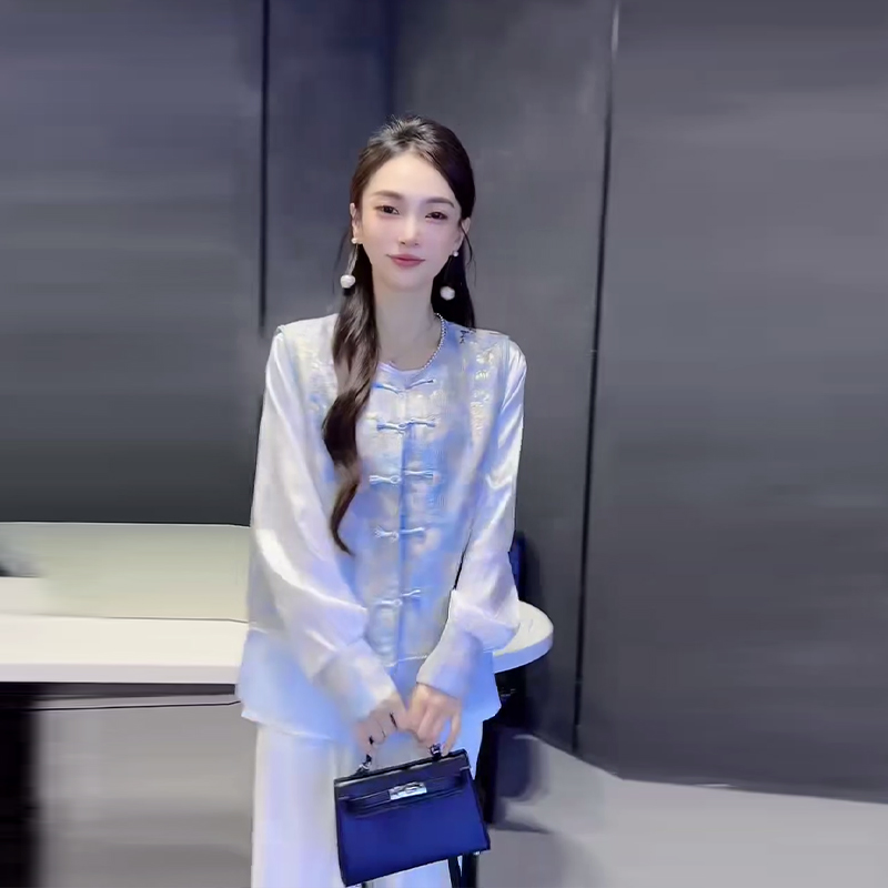 拼色底摆盘扣暗花马甲长袖打底衫