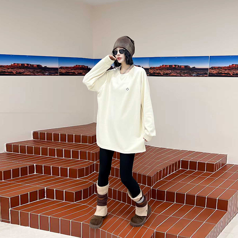 圆领笑脸图案长袖卫衣