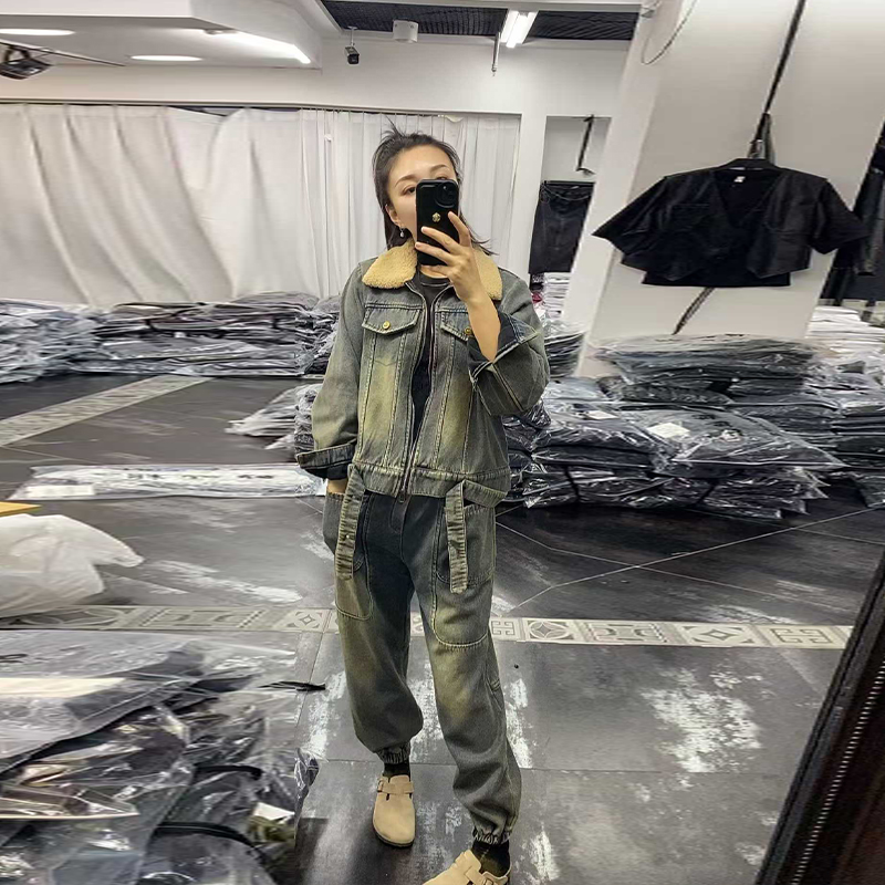 毛毛翻领长袖上衣束脚长裤两件套